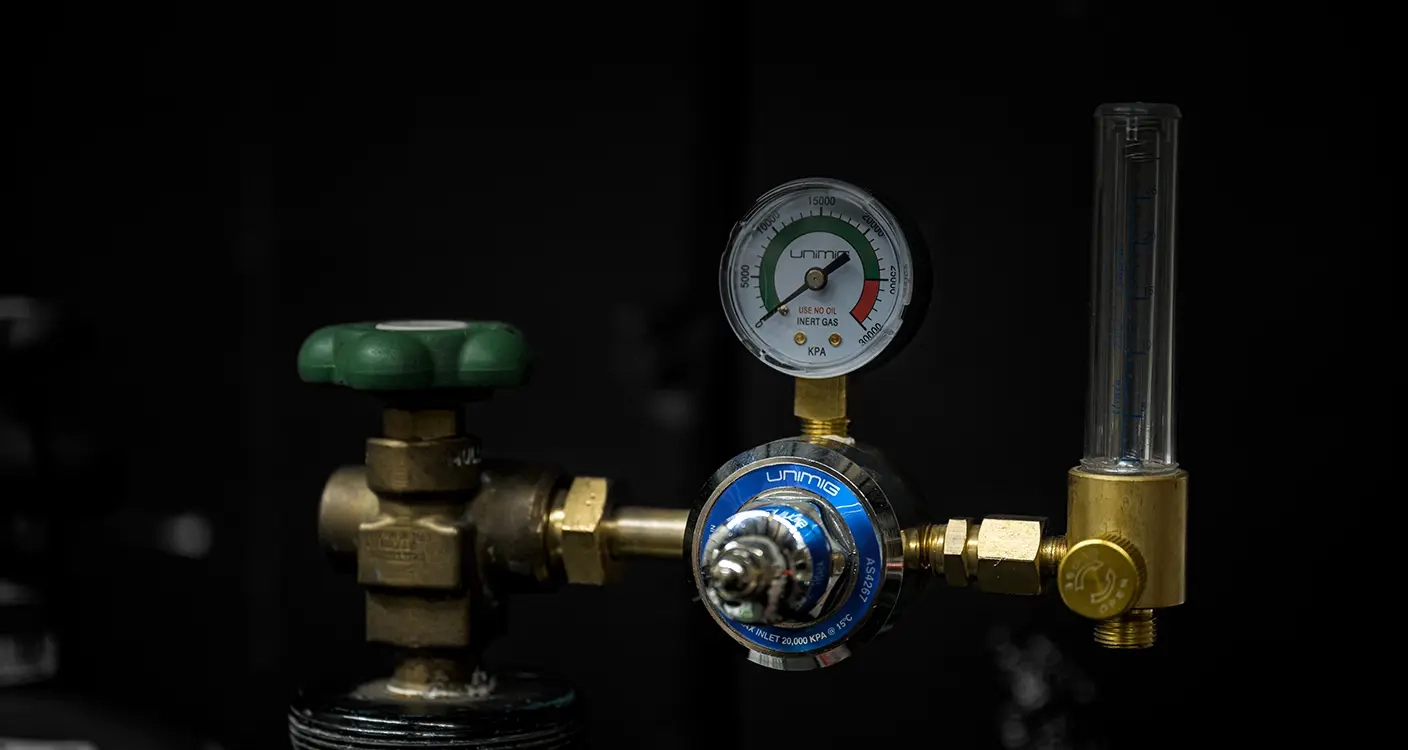 Regulatorsandflowmeters